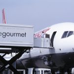 High-Loader der Gate Gourmet an der McDonnell Douglas MD-11, HB-