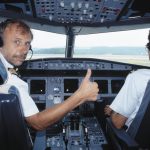 Besatzung im Cockpit des Airbus A320-214, HB-IJC "Winkel"